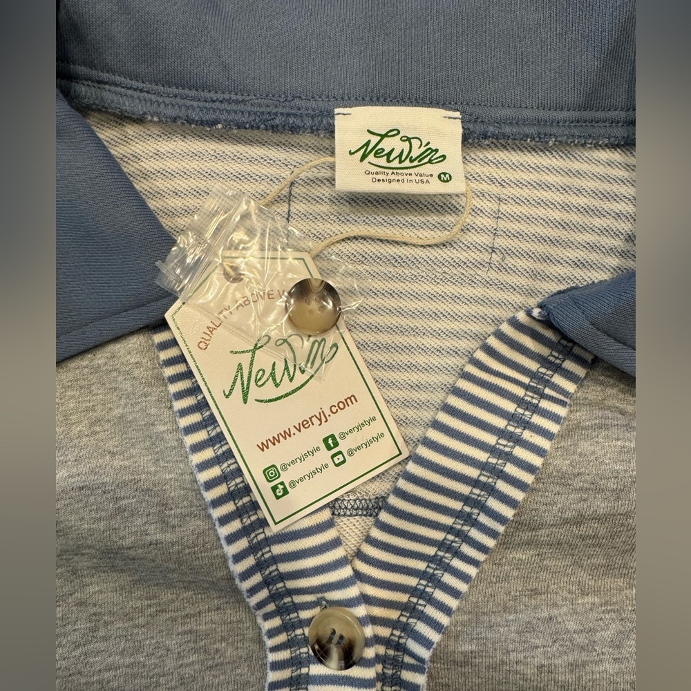 New In by Very J Crew Neck Shirt Blue/Gray Women’s Size M New With Tags - Picture 4 of 7